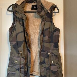 YMI Camo Hooded Vest L